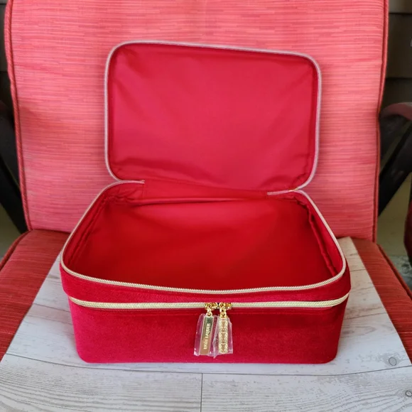 NWOT Estee Lauder Red Bow Velvet Makeup Bag - Picture 4 of 6